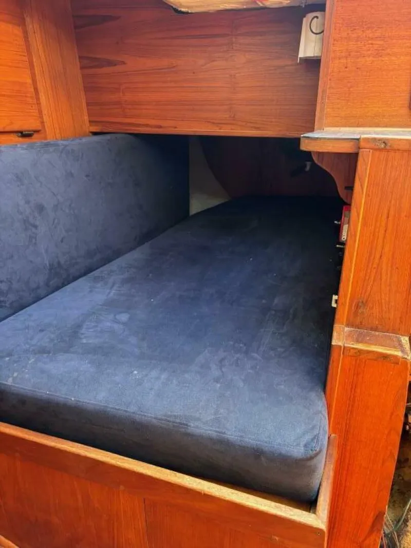 Slide: The Image of Aloha 34 1979 - 5585866