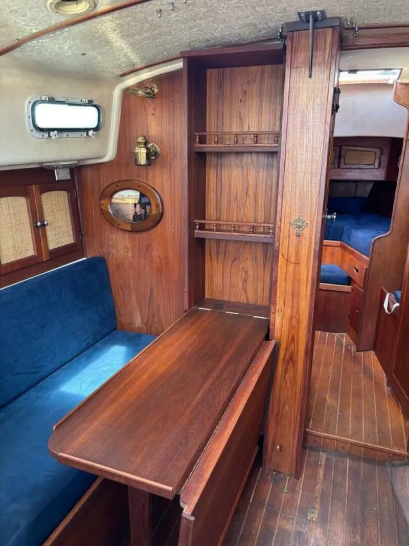 Slide: The Image of Aloha 34 1979 - 5585840