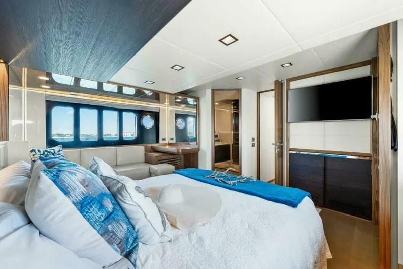 Slide: The Image of 2018 Absolute 60 Flybridge 'Mama's House' - 5586501