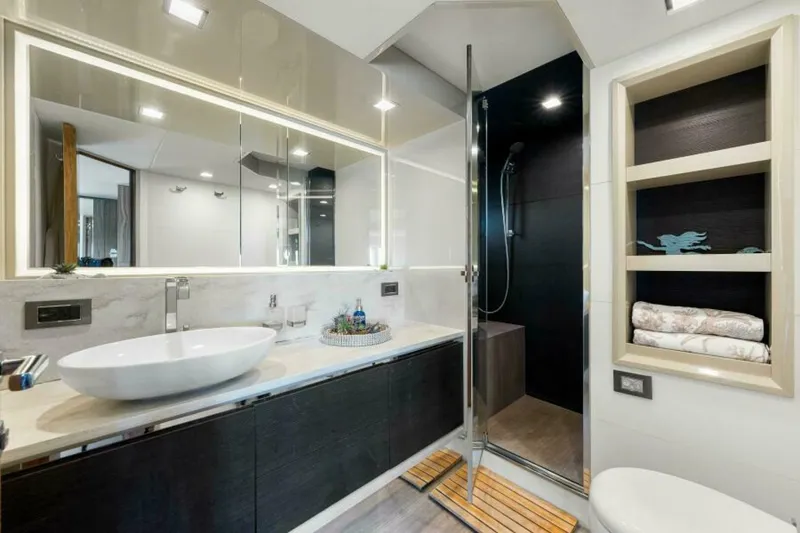 Slide: The Image of 2018 Absolute 60 Flybridge 'Mama's House' Master Head - 5586504