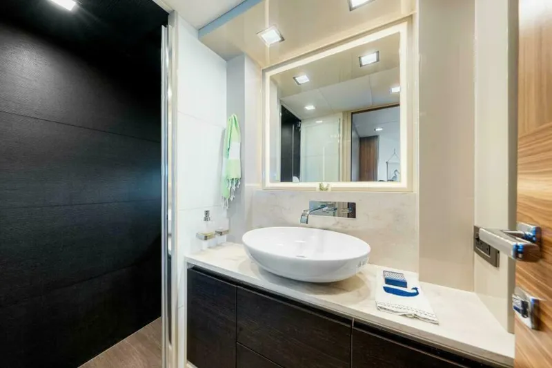 Slide: The Image of 2018 Absolute 60 Flybridge 'Mama's House' VIP Head - 5586510