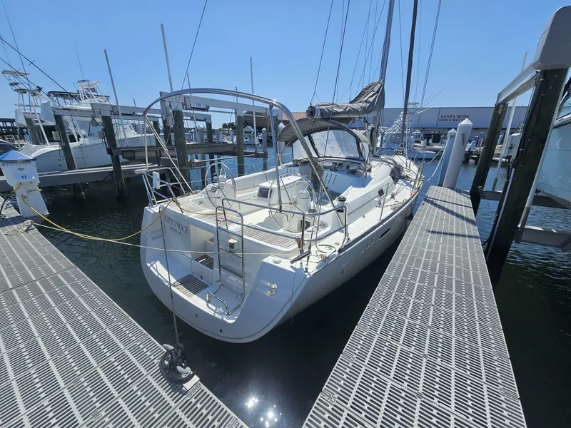 The Image of Beneteau Cyclades 43.3 2009 - 5587459