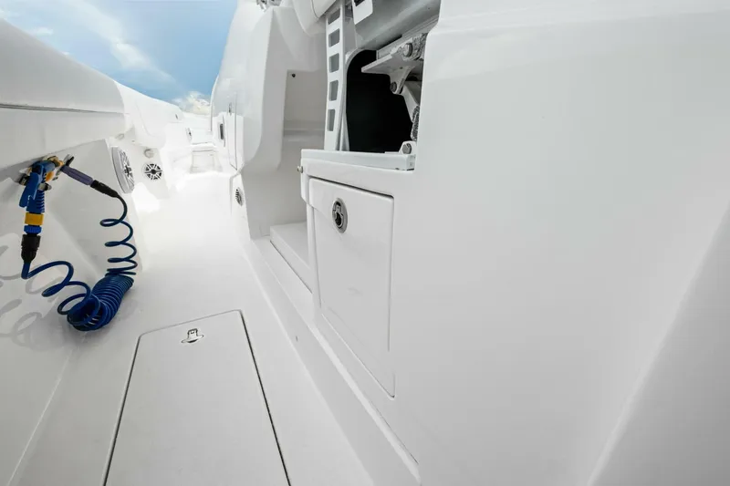 Slide: The Image of 2020 Intrepid 400 CC - Fresh Water Hose - 5588257