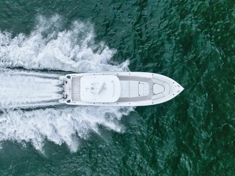 Slide: The Image of 2020 Intrepid 400 CC - Profile - 5588227