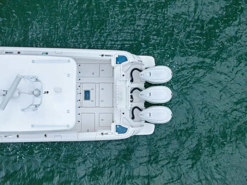 Slide: The Image of 2020 Intrepid 400 CC - Profile - 5588222