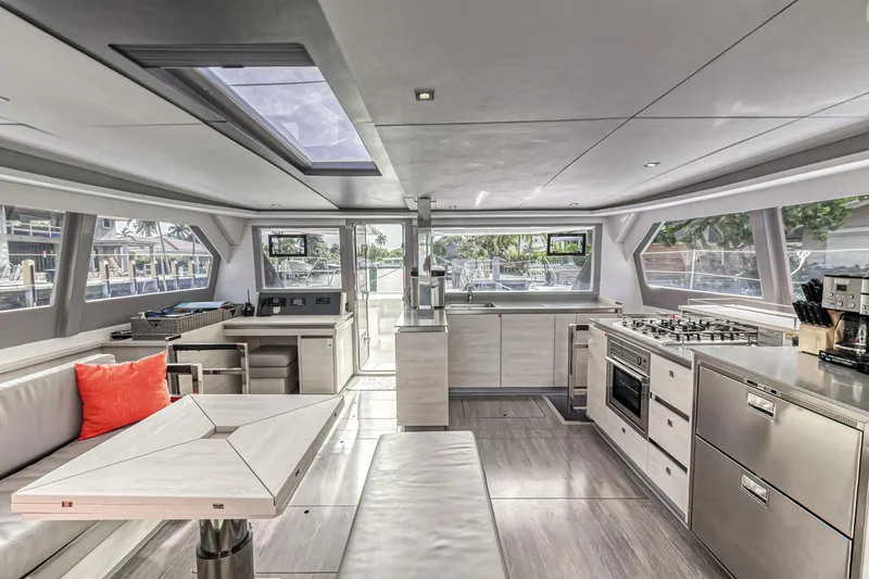 Slide: The Image of Leopard 50 2021 - 5588078