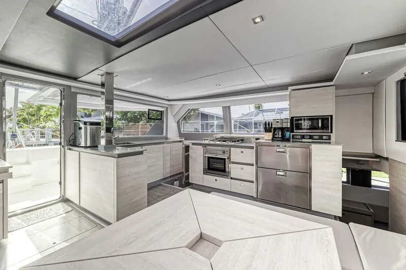 Slide: The Image of Leopard 50 2021 - 5588089