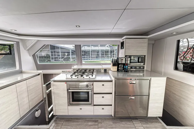 Slide: The Image of Leopard 50 2021 - 5588090