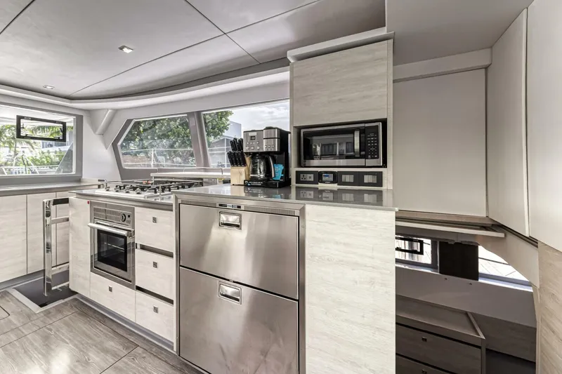 Slide: The Image of Leopard 50 2021 - 5588092