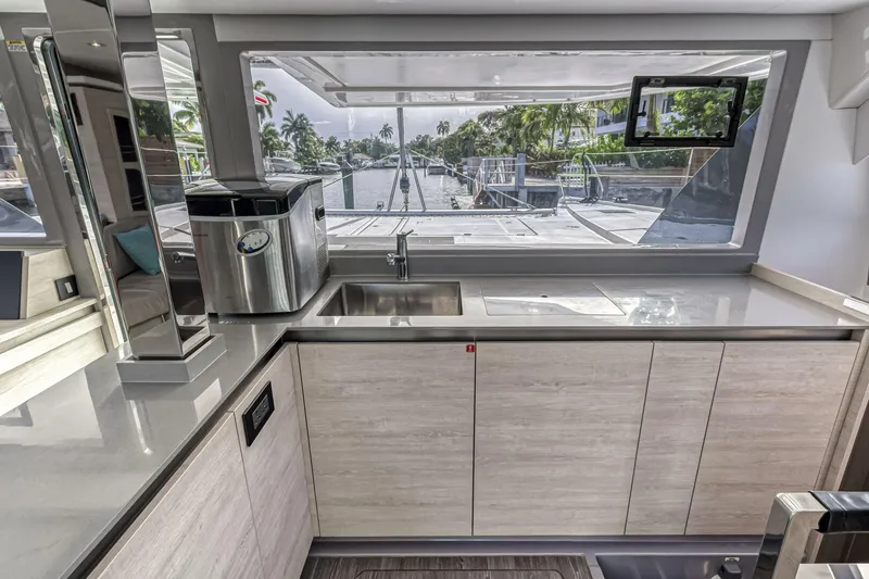 Slide: The Image of Leopard 50 2021 - 5588103