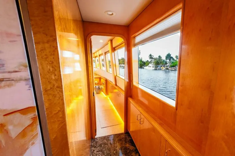 Slide: The Image of Foyer to Master   - 5588654
