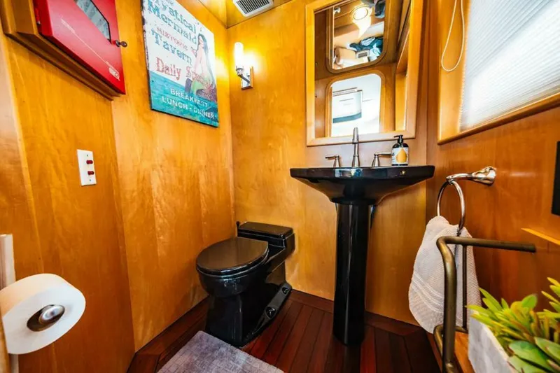 Slide: The Image of Pilothouse Day Head - 5588697