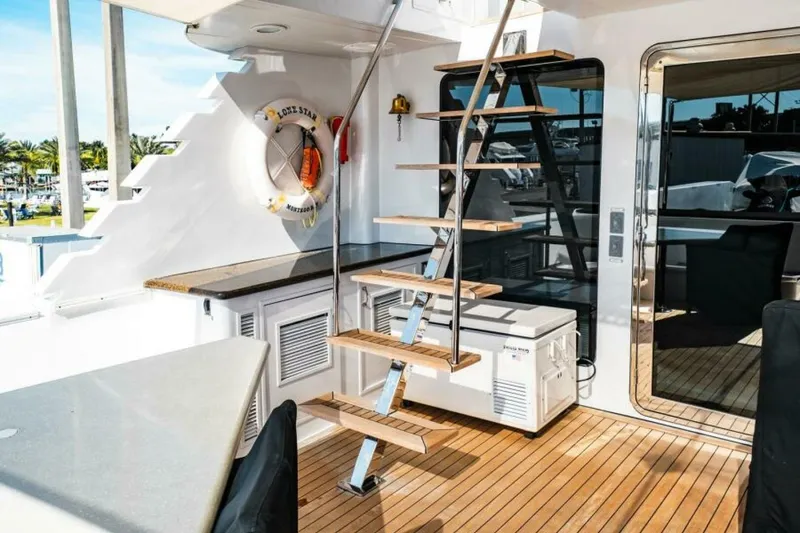 Slide: The Image of Easy Access to Flybridge   - 5588724