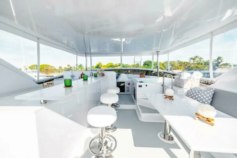 Slide: The Image of Flybridge Looking Forward   - 5588725