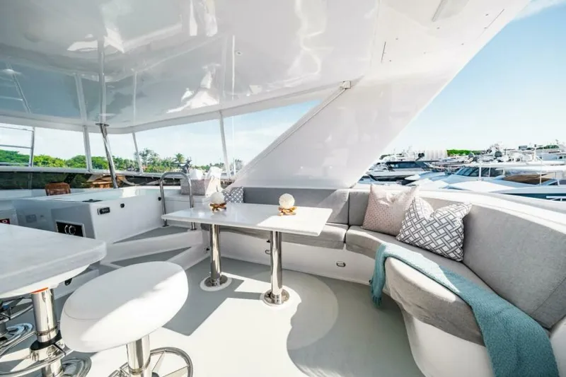 Slide: The Image of Flybridge Dining   - 5588727