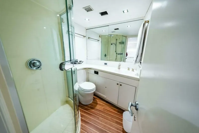 Slide: The Image of VIP Head - 5588899