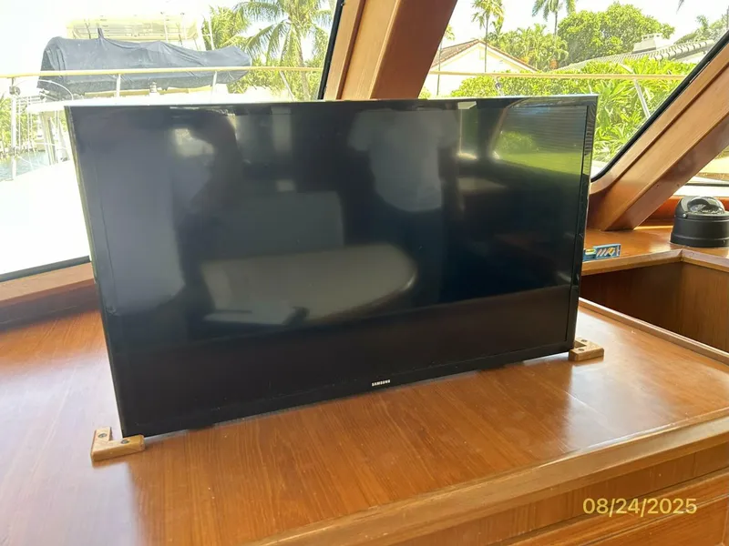 Slide: The Image of 48' DeFever salon TV - 5592262