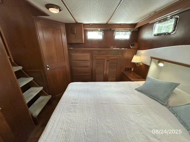Slide: The Image of 48' DeFever master stateroom starboard - 5592248