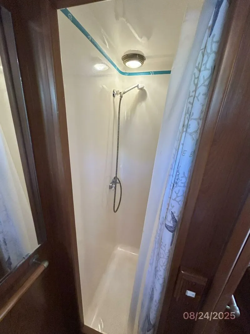 Slide: The Image of 48' DeFever master stateroom shower - 5592247