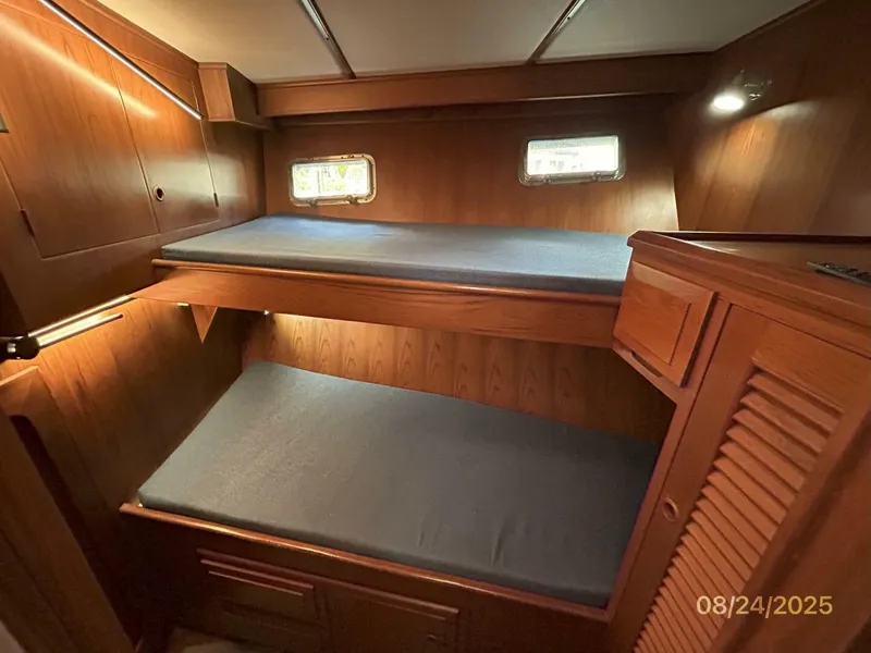 Slide: The Image of 48' DeFever port guest stateroom - 5592251