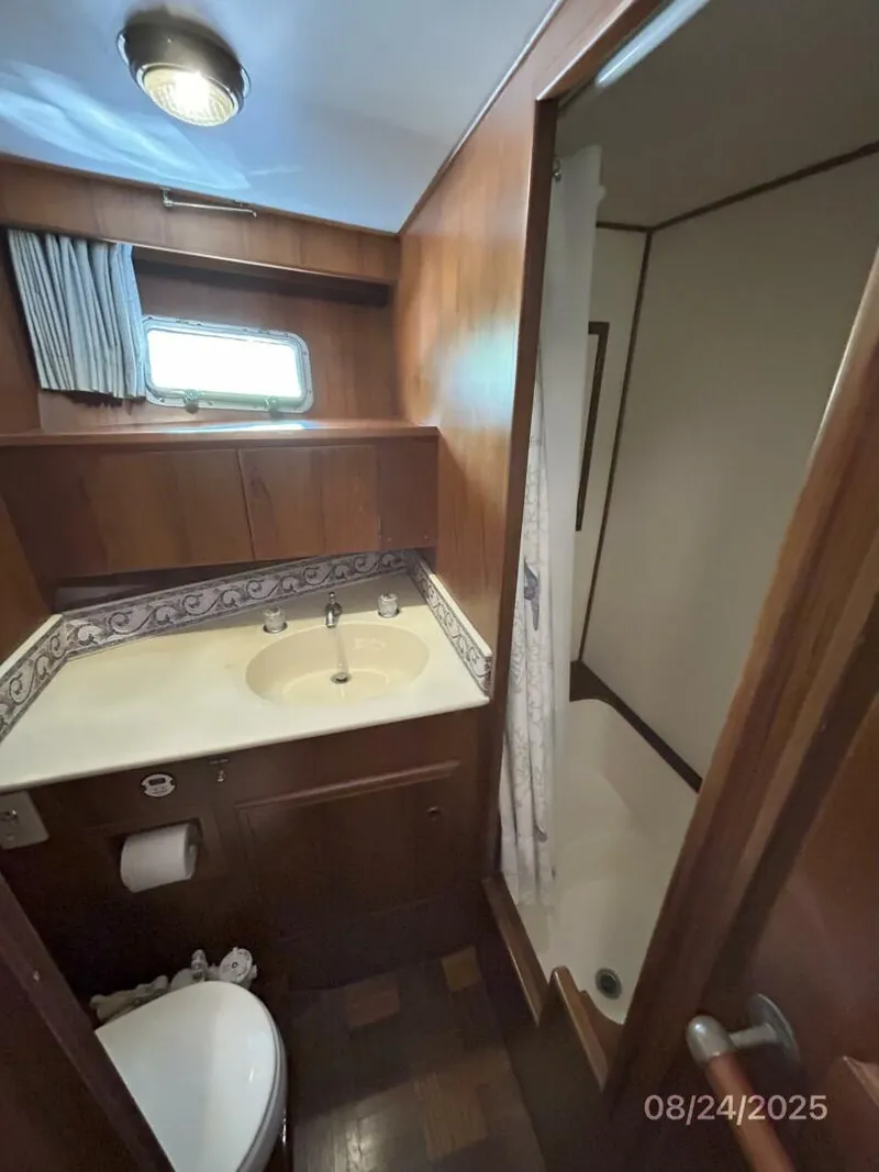 Slide: The Image of 48' DeFever guest head - 5592233