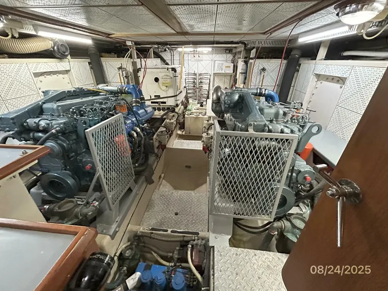 Slide: The Image of 48' DeFever engine room aft - 5592102