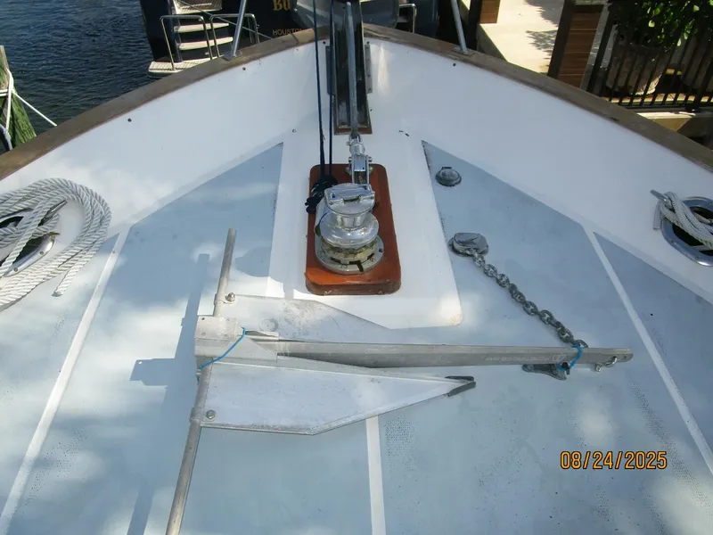 Slide: The Image of 48' DeFever anchor windlass - 5592097