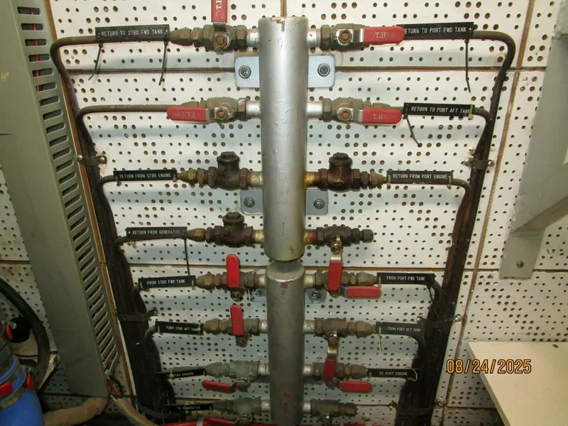 Slide: The Image of 48' DeFever fuel manifold - 5592225