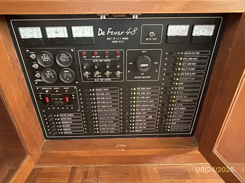 Slide: The Image of 48' Defever electrical panel - 5592100
