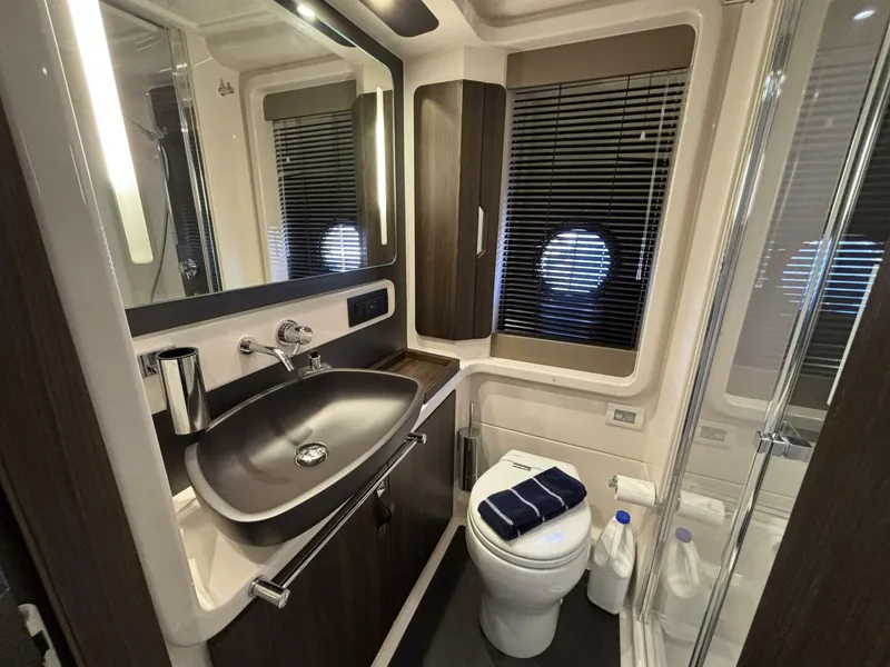 Slide: The Image of Azimut 50 2019 - 5590103