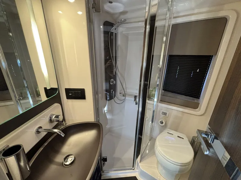 Slide: The Image of Azimut 50 2019 - 5590109