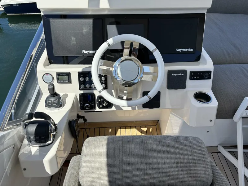 Slide: The Image of Azimut 50 2019 - 5590128
