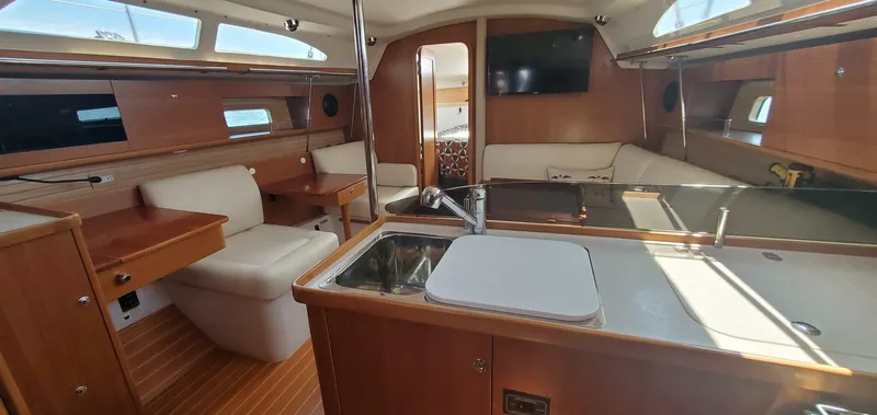 Slide: The Image of Catalina 355 2024 - 5591237