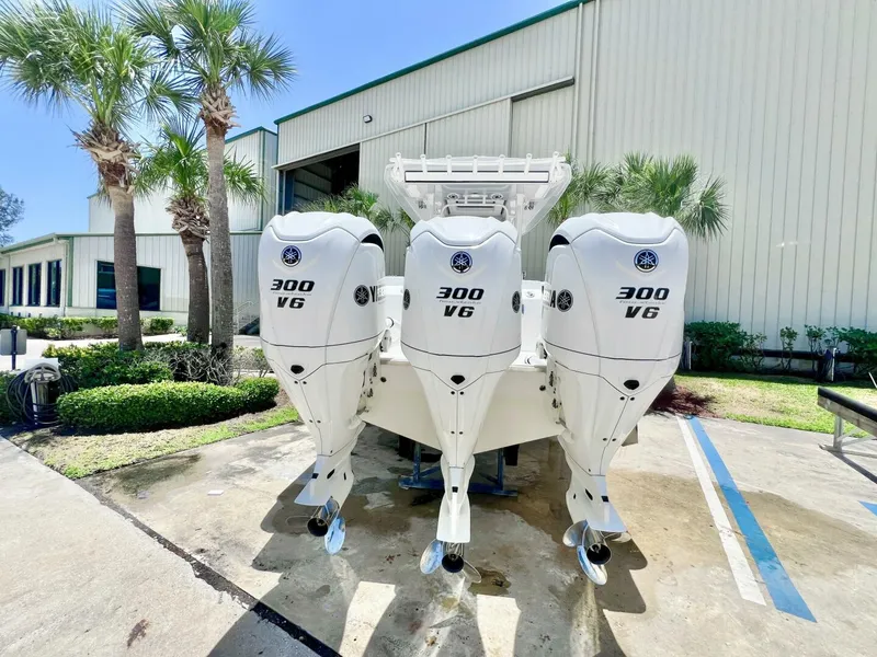 Slide: The Image of Robalo R360 2021 - 5592465