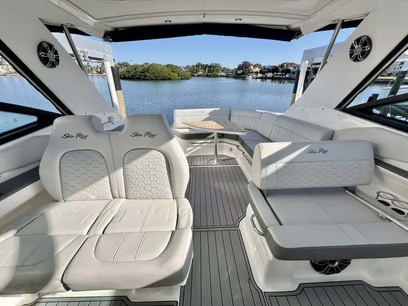 Slide: The Image of Sea Ray 320 Sundancer 2020 - 5784604