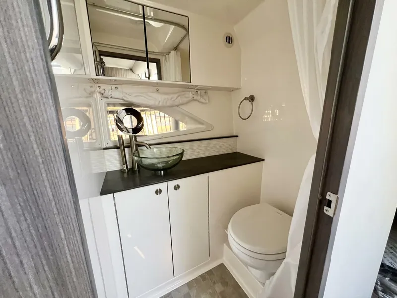 Slide: The Image of Sea Ray 320 Sundancer 2020 - 5784599