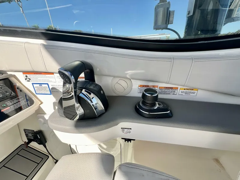 Slide: The Image of Sea Ray 320 Sundancer 2020 - 5784603