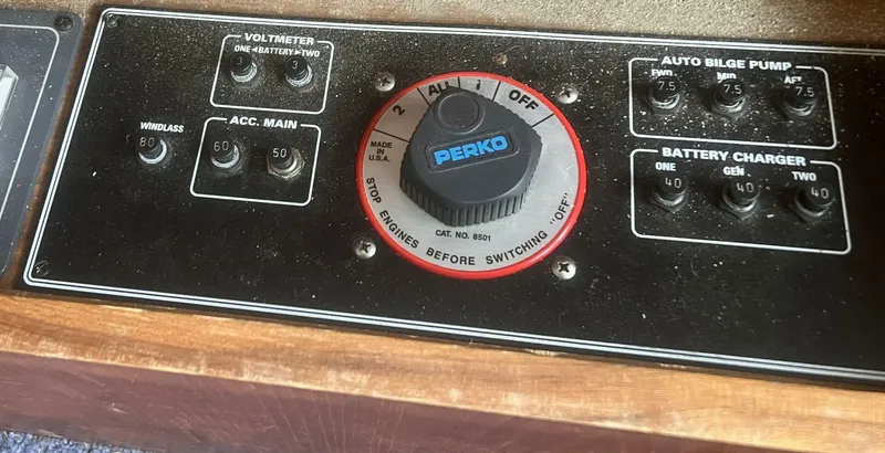 Slide: The Image of Battery Selector Switch - 5599886