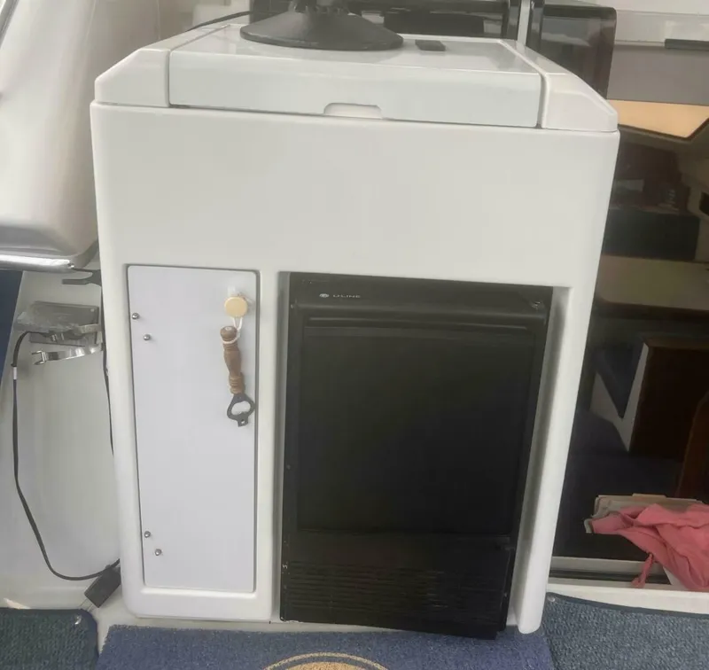 Slide: The Image of Aft Deck Ice Maker - 5599877