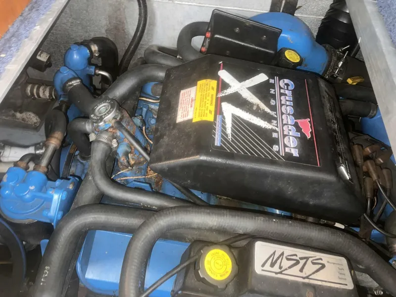 Slide: The Image of Crusader 454 Engine - 5599900