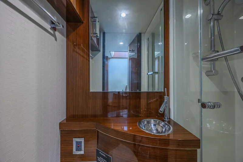 Slide: The Image of Lazzara LSX 92 2010 - 5594305