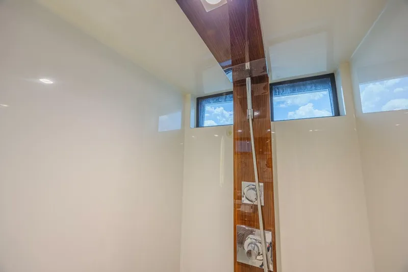 Slide: The Image of Lazzara LSX 92 2010 - 5594320