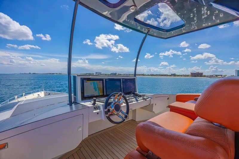 Slide: The Image of Lazzara Yachts LSX 92 2010 - 5594295