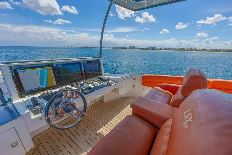 Slide: The Image of Lazzara Yachts LSX 92 2010 - 5594297