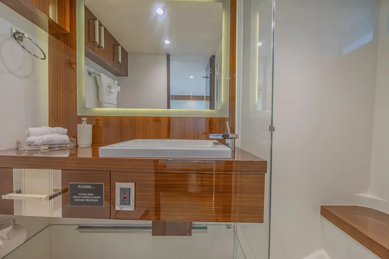 Slide: The Image of Lazzara Yachts LSX 92 2010 - 5594319