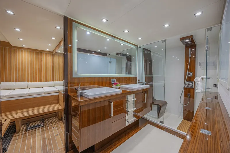 Slide: The Image of Lazzara Yachts LSX 92 2010 - 5594325