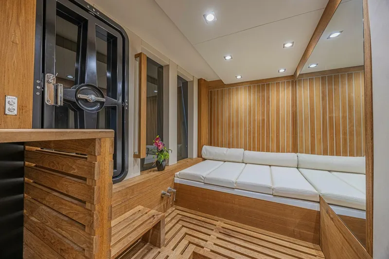 Slide: The Image of Lazzara Yachts LSX 92 2010 - 5594326