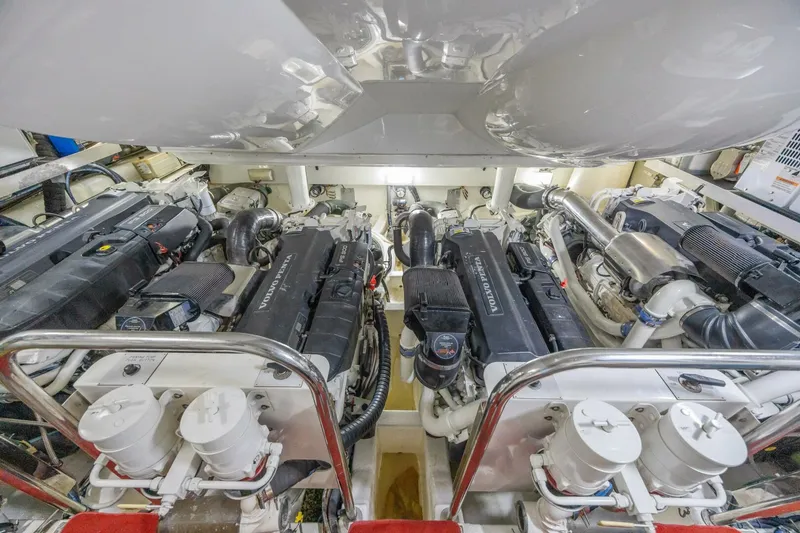 Slide: The Image of Lazzara Yachts LSX 92 2010 - 5594333