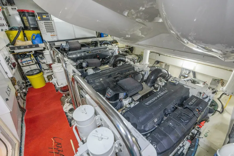 Slide: The Image of Lazzara Yachts LSX 92 2010 - 5594335