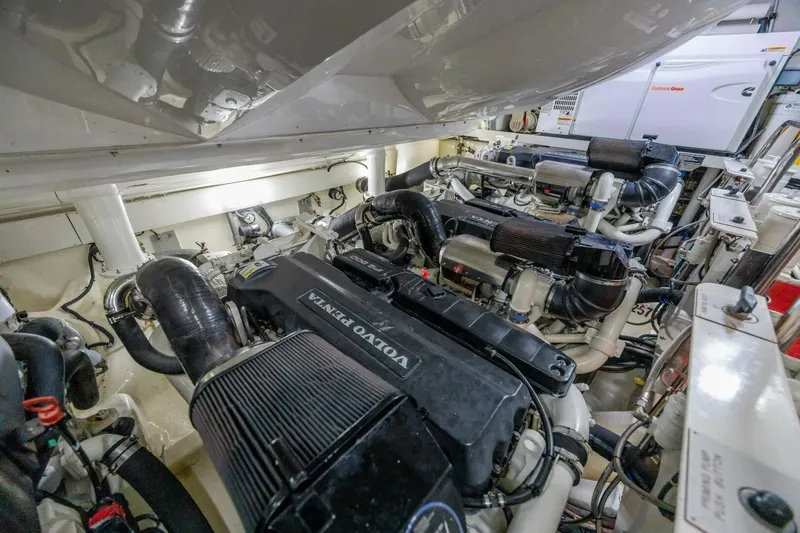 Slide: The Image of Lazzara Yachts LSX 92 2010 - 5594336